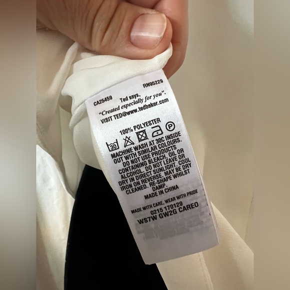 NWT Ted Baker London Out Out Shoulder Top 98-ECRU Gold Accents - Picture 6 of 7